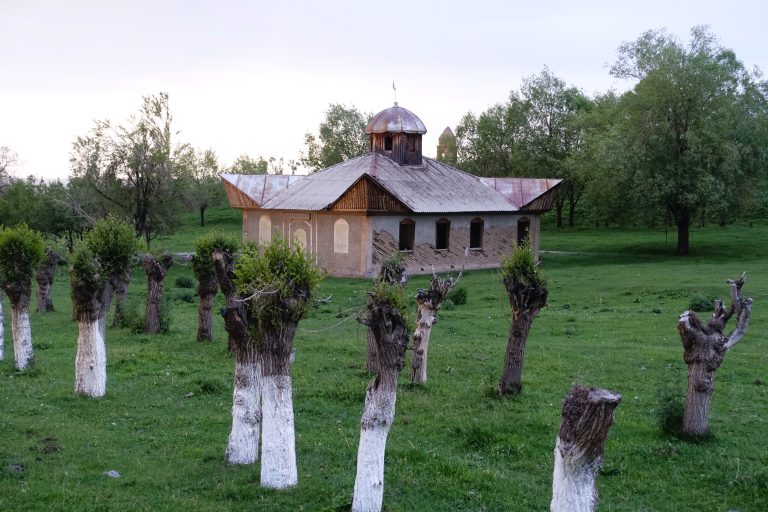 One such village had this very rustic-looking mosque which caught my eye.