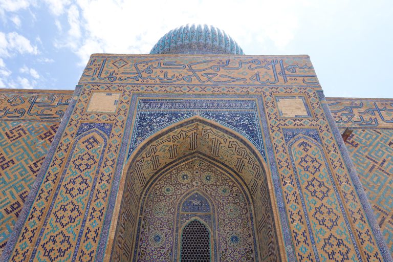 And one last glimpse of that gorgeous Timurid architecture up close.