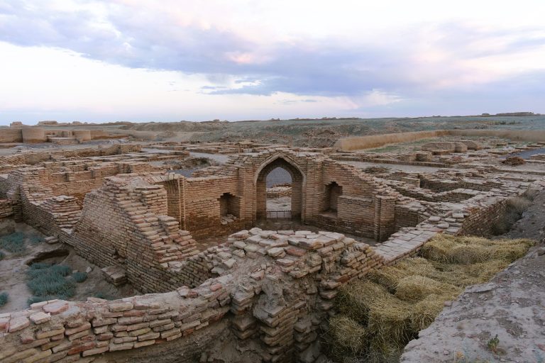 There's little happening in sleepy lil' Turkistan besides the mausoleum, so after another afternoon of trying to procure vegetarian grub, I decided to go on an excursion out here: to Sauran!