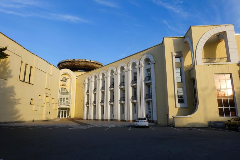 17hrs + 1200km later, and I arrived in Karaganda, the country's fourth largest. The only accomm I could find was this Soviet-chic throwback, seemingly illustrious in the past (photos of cosmonauts plastered everywhere), but now forced to open its doors to the likes of me...