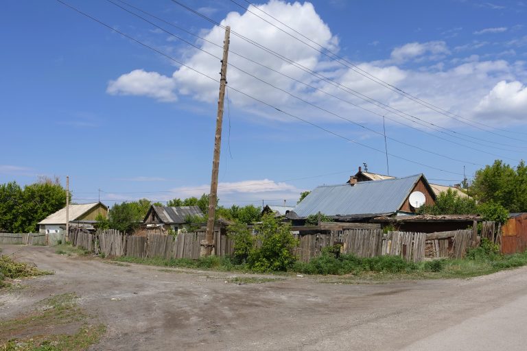 Doing the 30-min walk back through the village of Dolinka after the museum. 