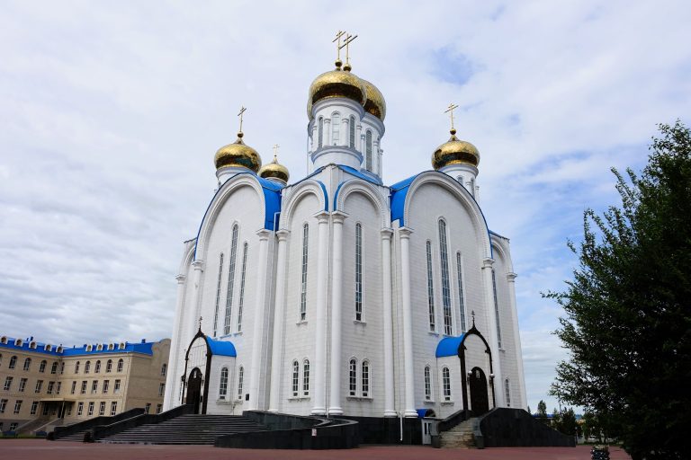 And here's the Assumption Cathedral. I have a thing for Orthodox cathedrals, so did a detour over to the other side of the river to see this.