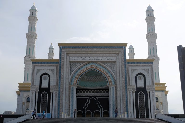 The ACTUAL front of the mosque; so enormous that its (also enormous) dome is hidden!