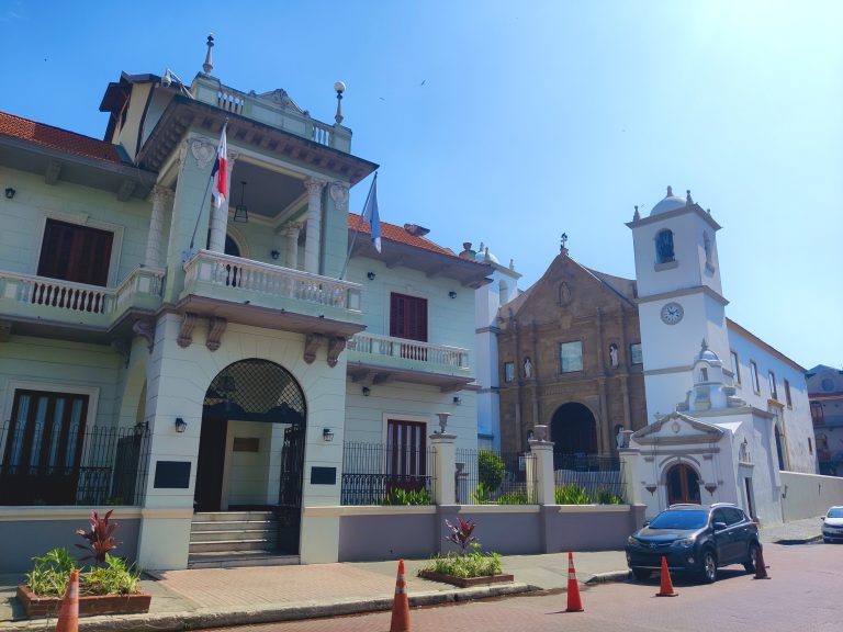 Like here, for instance. Iglesia de la Merced looming in the background.