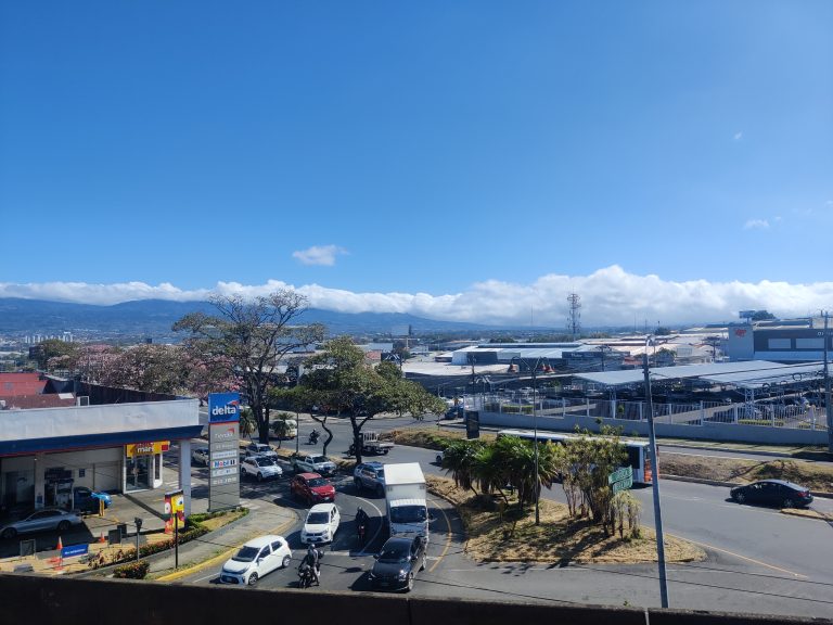 And here's another glimpse of San José from the bus out!