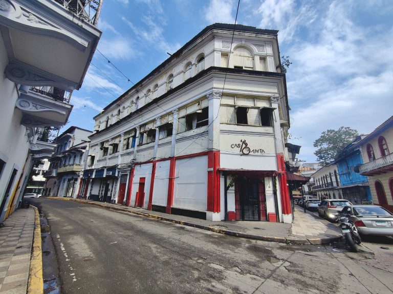 I honestly preferred the slightly rougher areas outside the main tourist core, which felt more connected to actual human life. Things became even more 'real' just outside Casco Viejo, but sadly I didn't have time to explore.