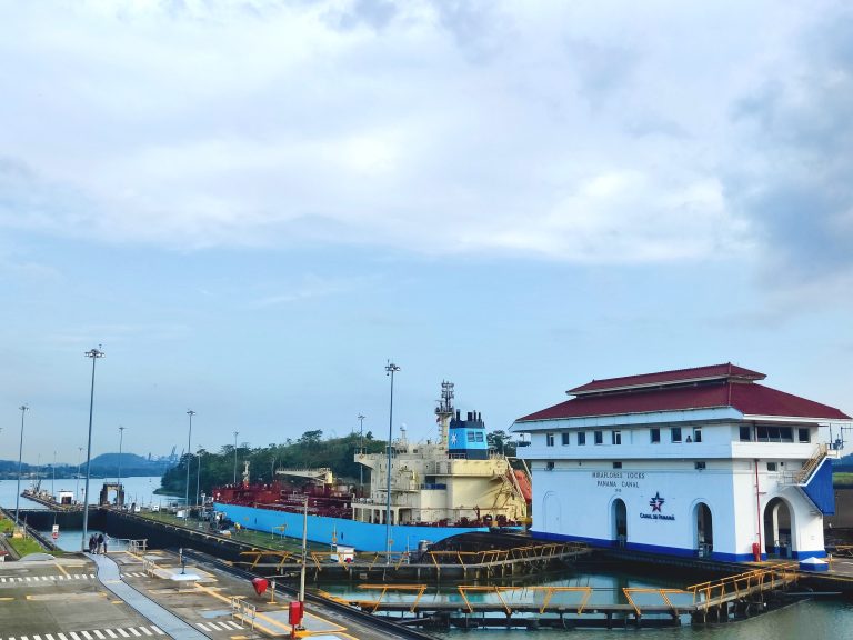 I've been aware of this canal and its importance in history/economics/geography ever since I was a kid, so it was wonderful to finally witness it in person. It's great that the Miraflores Locks Visitor Centre is so accessible from the city centre.