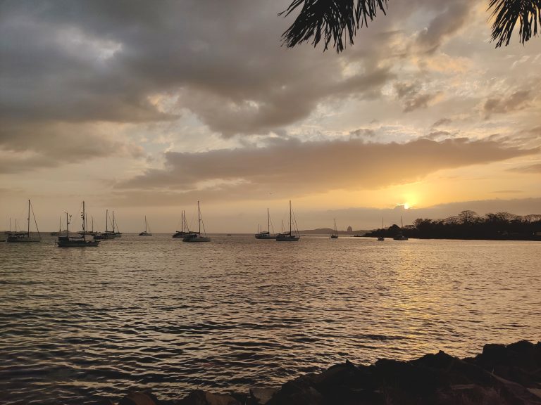 After the canal I beelined to Amador Causeway, a popular spot with locals, to see if I could catch a good sunset. Failed, but enjoyed the relaxed vibes round here nonetheless. Lots of joggers and cyclists doin' their thang. Felt very residential as opposed to touristic.
