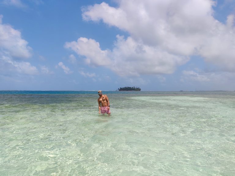The popularity of this 'pool' stems from the fact that you can easily stand up while in the middle of the Caribbean Sea!
