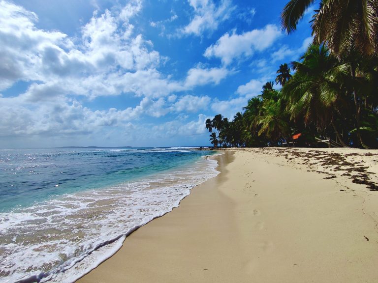 Part of me regrets not spending the night here, as I spoke to many travellers in Central America that had done so and loved it. I think my bank balance thanks me for limiting my stay.