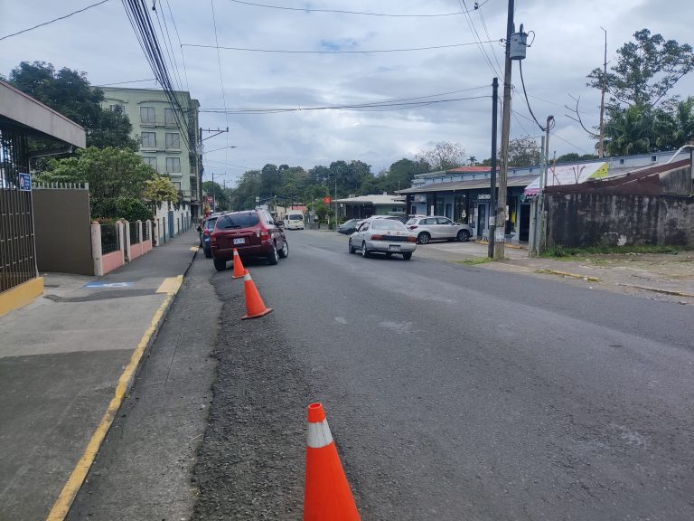 Here is La Fortuna. I'm not sure why I took this pic as it's not the most attractive, but it's pretty much the only one I have of the town itself so I'm keeping it.