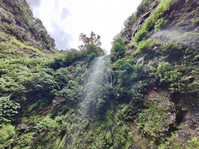 You're rewarded with another waterfall at the end of the Pipeline Trail, but compared to what we'd experienced during the earlier hike, this wasn't exactly overwhelming. It made for a great place to stop, chill, and soak up the environment tho.