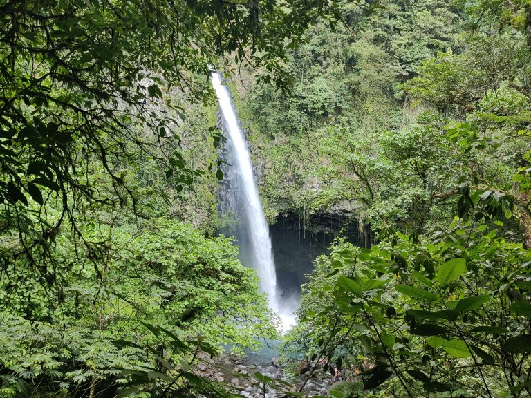 The powerful La Fortuna waterfall, viewed from a distance. Would return to it later.