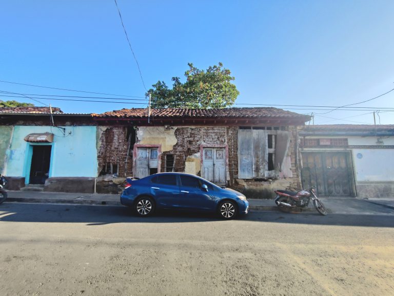 Not sure why, but this might be my fave shot from El Salvador. There's just something about dilapidated chic that I find so alluring.