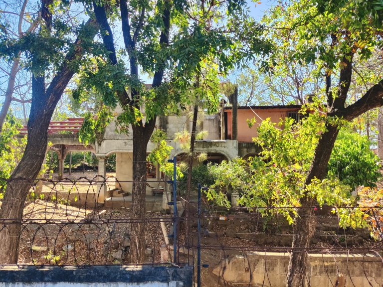 It took three buses and a whole lot of stress, but I eventually got myself to Granada, a city whose winsome charms swiftly laid waste to the ill-feelings I was carrying after my journey.