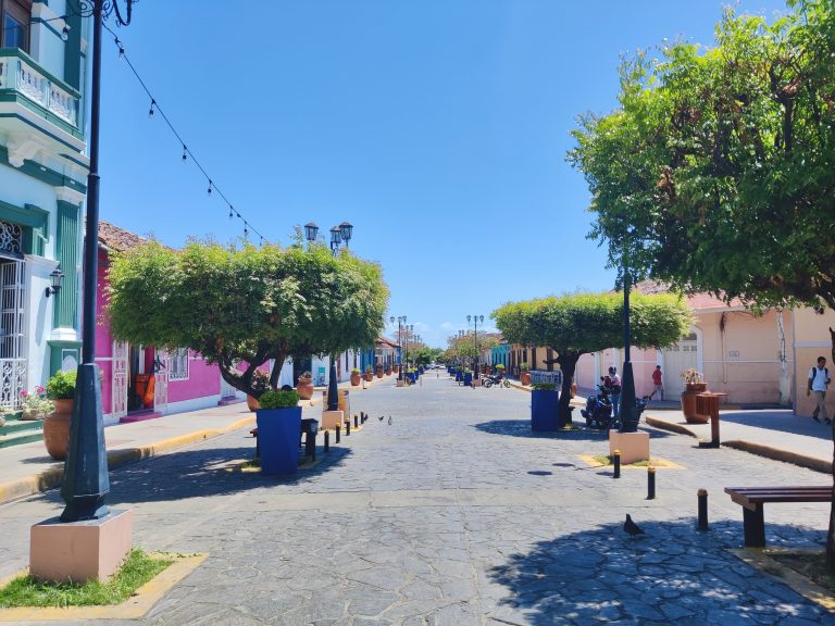 Calle La Calzada is probably the most well-groomed street in Granada, possibly all Nicaragua.  Not a criticism at all.