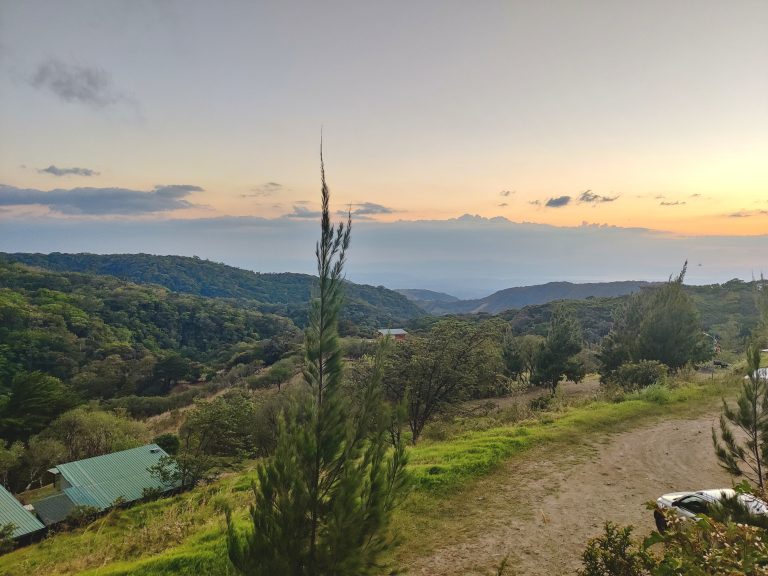 The hanging bridges properly took the wind out of my Costa Rican sails, but there was still time for one last sunset at this mirador which is popular with locals. Not entirely sure why...