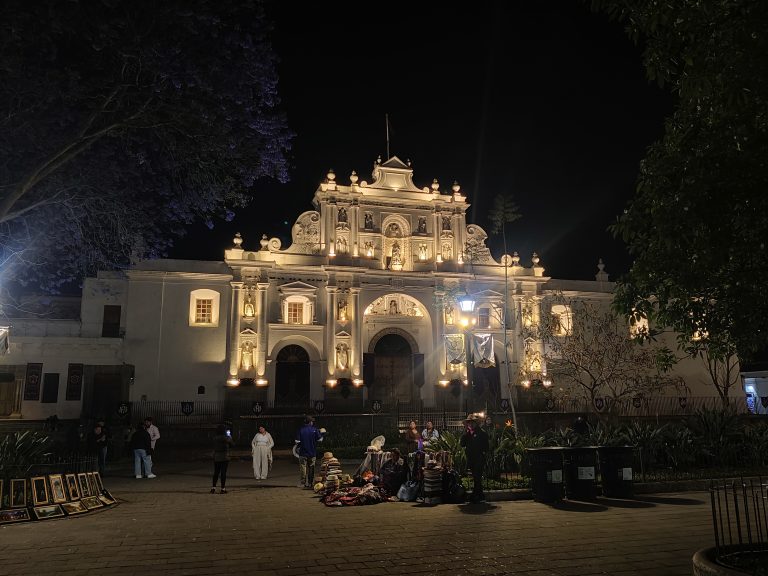 Another glimpse of San José Cathedral in Parque Central by night. Gobsmacked that I didn't take any photos of the Easter processions, but I think there's a brief glimpse on my IG Story highlights somewhere... I really was too exhausted to deal with crowds/religion at this point, which I now regret!