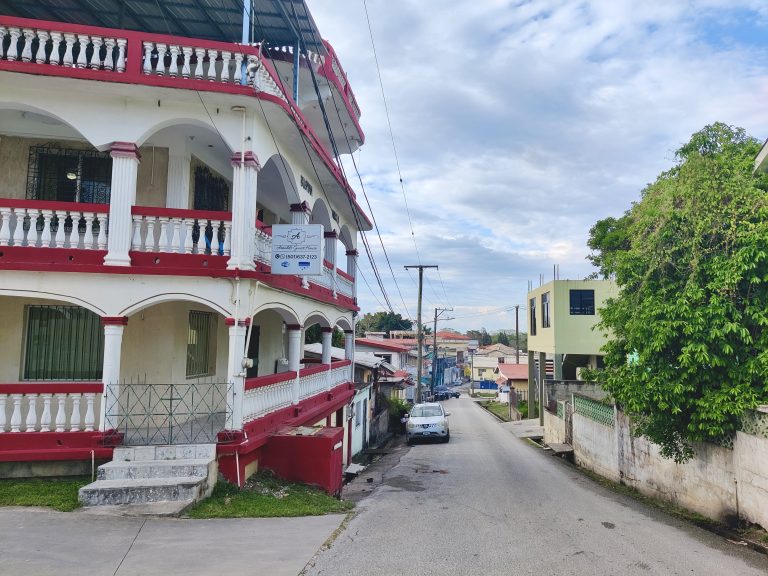 Closer to the downtown now (some 20 mins away from my hostel). IIRC this guesthouse was the only place that had some life and activity to it during the journey in!