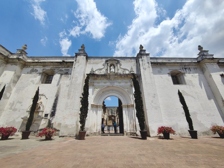 Ruinas de La Antigua Catedral Metropolitana de Santiago de Los Caballeros de Guatemala. A bit of a mouthful, eh.
