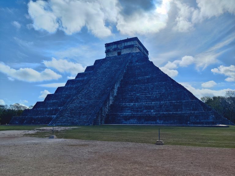 I didn't get to Chichén Itzá as early as I'd have liked the next morning, but it was still early enough to beat most of the crowds. Here's the 'El Castillo' shot of my dreams.