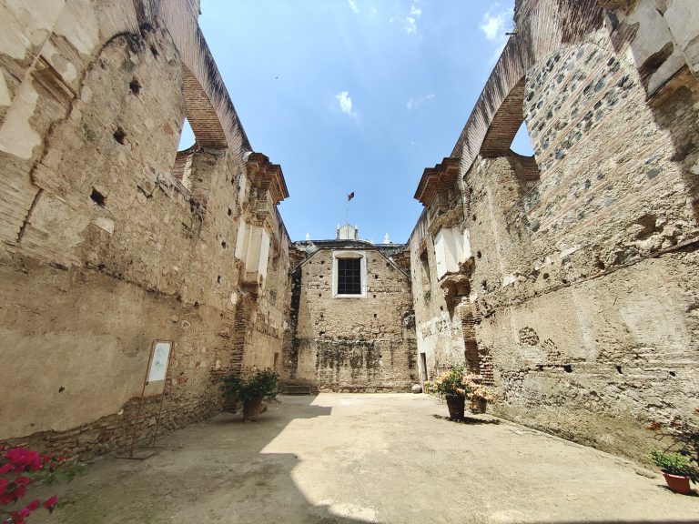 This massive cathedral complex dates back to the 18thC, but unfortunately got destroyed by earthquakes over the years. 