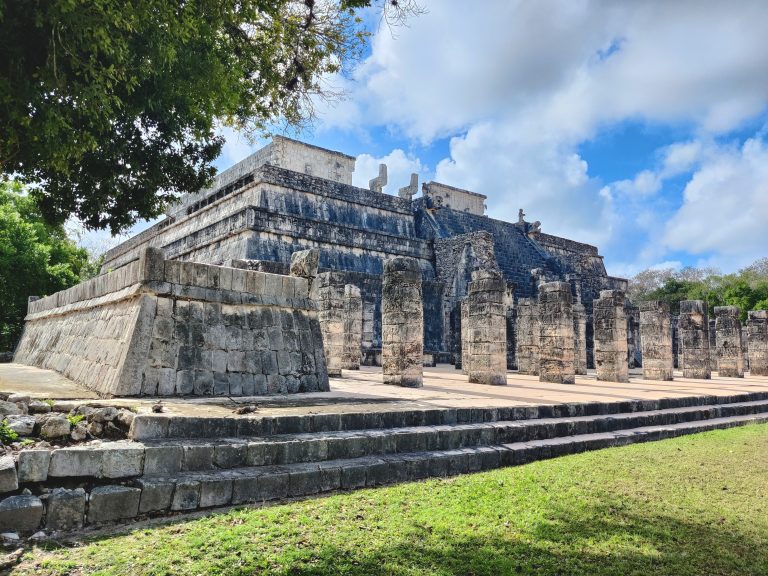 There's a lot more to the Chichén Itzá site than the main pyramid that we all know. One needs a good few hours to do everything proper justice. Here's the spectacular Temple of the Warriors.