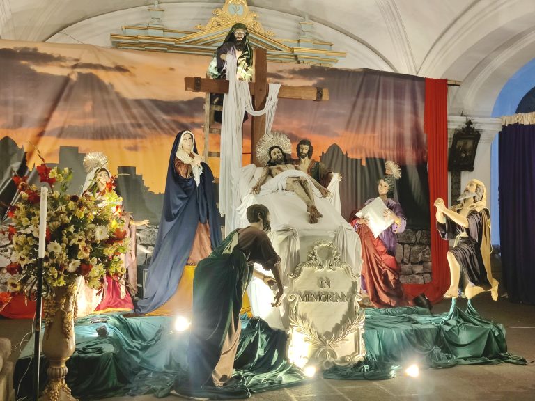 I didn't take too many pics of church/cathedral interiors in Central America, but this outlandish display was jarring enough to catch my eye in La Merced...