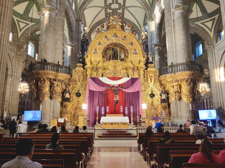 Inside the cathedral! Smaller than it looks, though a lot of it was cordoned off (presumably Santa Semana-related).