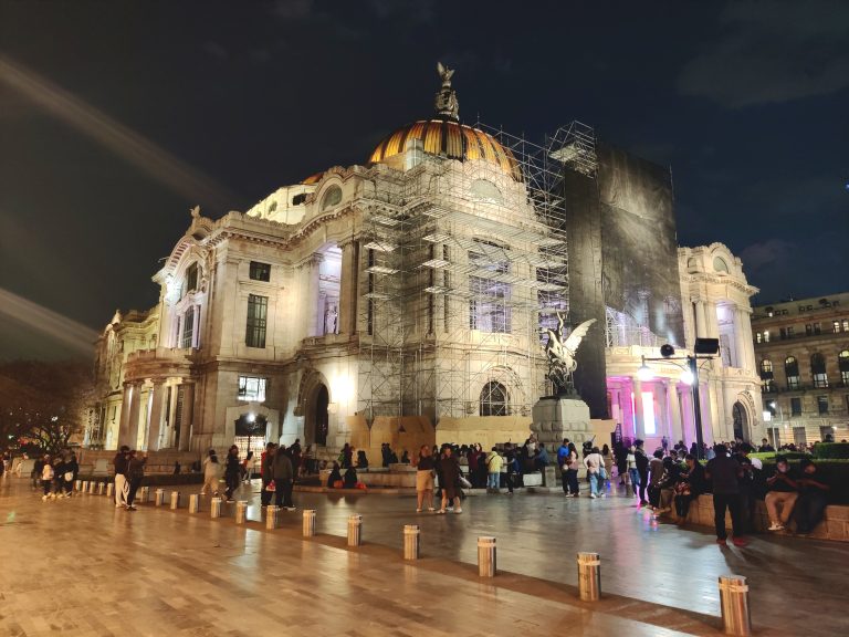 A closer look at the Palacio de Bellas Artes. A magnificent building, though unfortunate timing for me with all that scaffolding. I also didn't bother going inside (figured I'd come back later during my stay, but that sadly didn't happen). Fo shame!