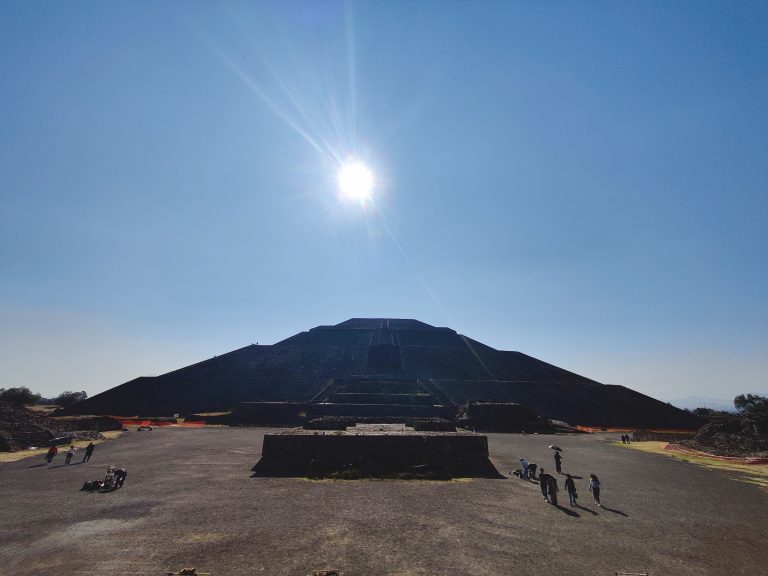After flying from Cancún to CDMX, I spent my first evening exploring the city centre before recruiting a travel buddy from my hostel and heading to Teotihuacán early the next morning. We left at around 6am and got through the gates not long after opening at 8am, where we soon laid eyes upon the almighty Pyramid of the Sun.