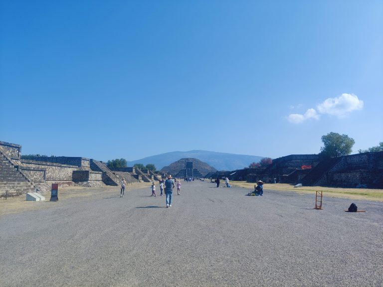 Having said that, Teotihuacán was the most significant urban centre in Mesoamerica during its time (I believe Chichén Itzá was actually subordinate to it), and one's imagination can seriously run wild when strolling the expansive 'Avenue of the Dead', an old thoroughfare which runs the length of the site.