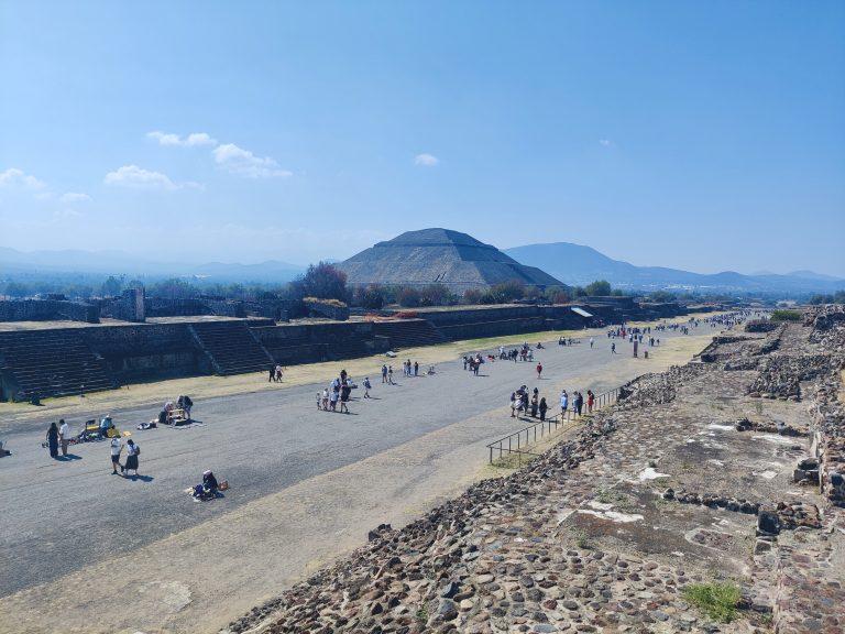 Surrounding the Avenue of the Dead are several smaller temples and 'palaces'/residences of the era's high-class citizens. I think this was captured from the Palace of Quetzalpapálotl.