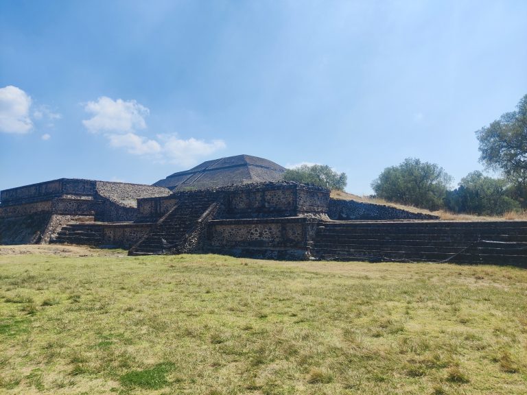 Walking back past the Temple of the Sun!