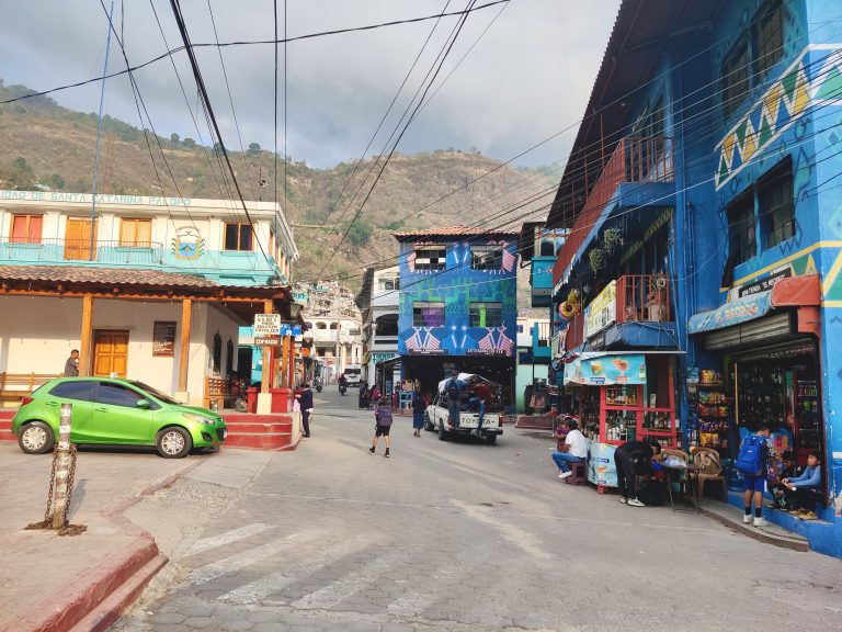 I had neither the heart nor the inclination to do much wandering here tbh, as the hour was already getting quite late (must've been close to 6pm). I was hungry and in no mood to make my way over to any of the 'miradors' (viewpoints) or buildings further up the hillside. Acatenango had briefly stymied my love for going uphill!