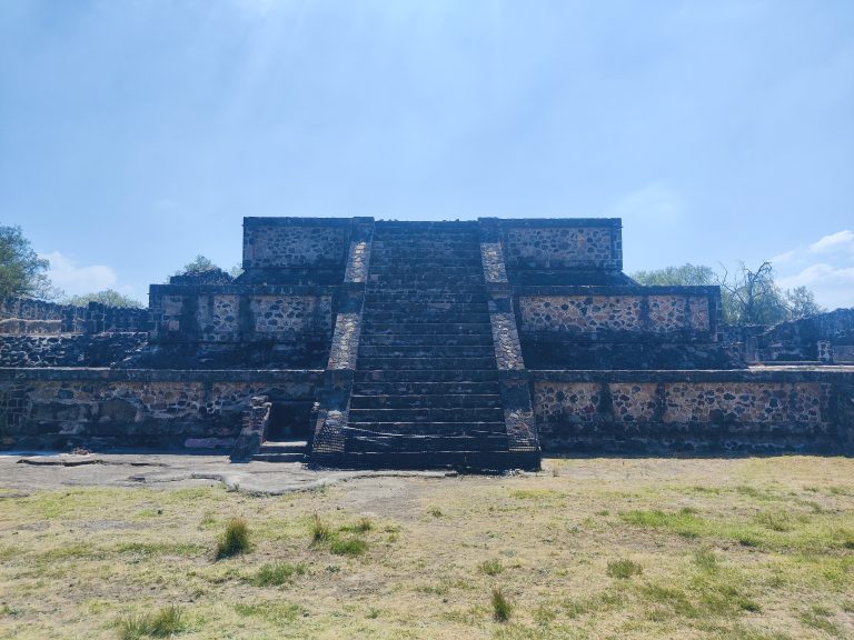 Structures at the other end of the complex, closer to the 'citadel' group!