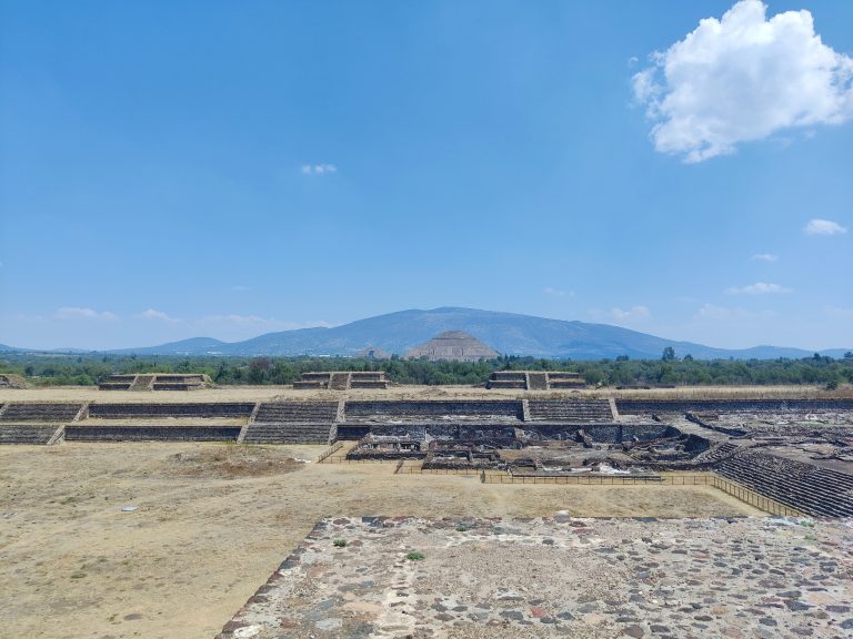 A last glimpse at this magnificent complex on our way out before lunchtime. A thoroughly worthwhile excursion.