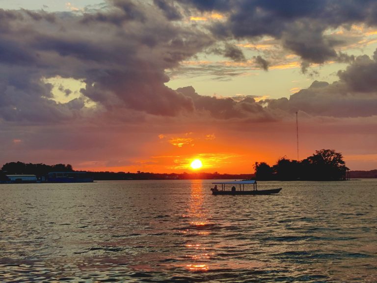 Speaking of sun, here's the lake again, this time featuring one of the more impressive sunsets I experienced during my time in Central America (lawd knows I'd chased a good few of them).