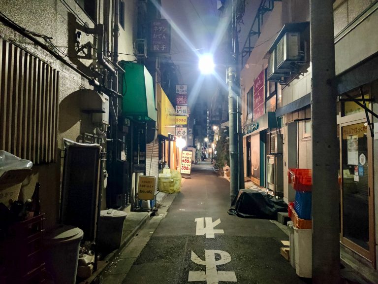 Amazing how comfortable my return to Tokyo felt. These backstreets felt just like home.