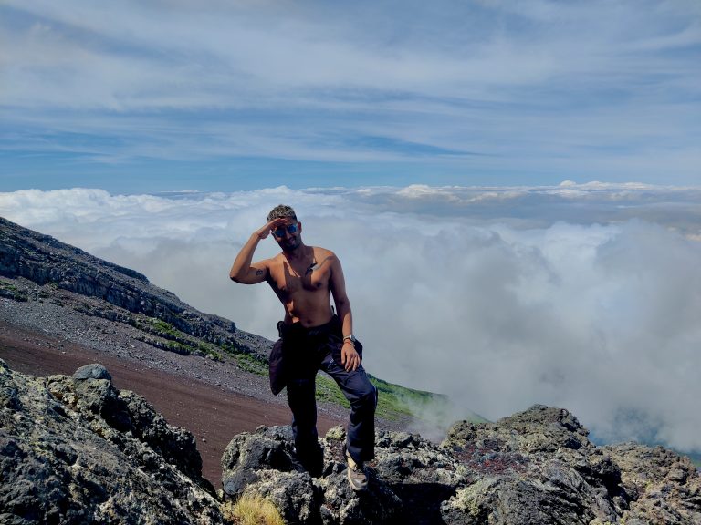 So this was taken AFTER I'd reached my mountain hut (at the 8th station) just after 11am. With nothing else to do and no one else around, I decided to take an hour's nap before heading out again to view some more of the surrounds.