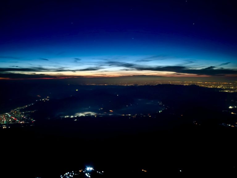 Set out again at 1:15am and had to deal with the crazy bottlenecks from all the slow af climbers/tour groups making their own summit attempts. No judgement really, I should've picked an alternative trail if I wanted a quieter route. Reached the summit at 2:45am (!!) - 90 mins earlier than expected - and had to sit around in the freezing cold watching this in front of me.
