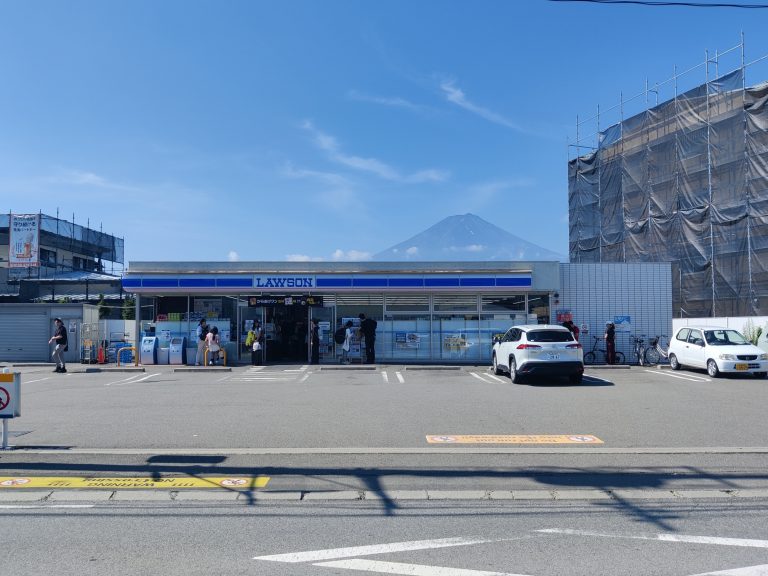 Speaking of tourists, this was my last shot before leaving Kawaguchiko: the social-media-hyped 'Lawson' (convenience store) pic. Though I caught this at a relatively quiet moment, the hoopla around here is beyond ridiculous. Throngs of tourists line up for photoshoots, regardless of whether Fuji is visible or not (often isn't). The adjacent sidewalks are super narrow and can *barely* fit people when single file, so the pandemonium caused by dumbasses trying to block the streets for stuff like this is beyond tiresome. (Esp as I needed to walk up and down this street constantly to get between supplies/vegan restaurant and my hostel).