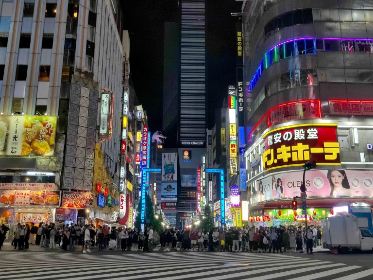 Wandering around late evening after dinner. Tokyo is SUCH a vibe after dark and I'd somehow forgotten. So full of life! As exemplified by the streets surrounding the Godzilla head!