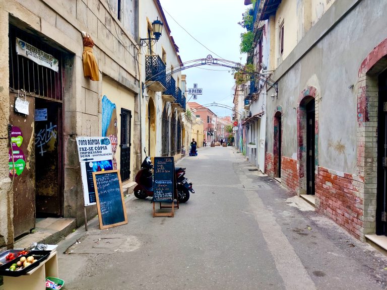 These streets felt safer than my walk along Marginal and the Ilha, but I was getting a LOT of attention which was slightly uncomfortable. I later learned that most expats/foreigners don't casually walk around solo here. They get driven around or escorted on guided tours. I was kinda proud that my friend trusted my instincts enough to let me go it alone!