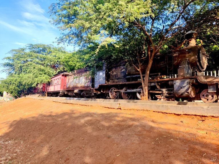What I was trying to find was an abandoned cinema (Miramar) that I'd read about in my friend's Lonely Planet. The cinema was closed off, but I found this abandoned train instead which was quite the treat!