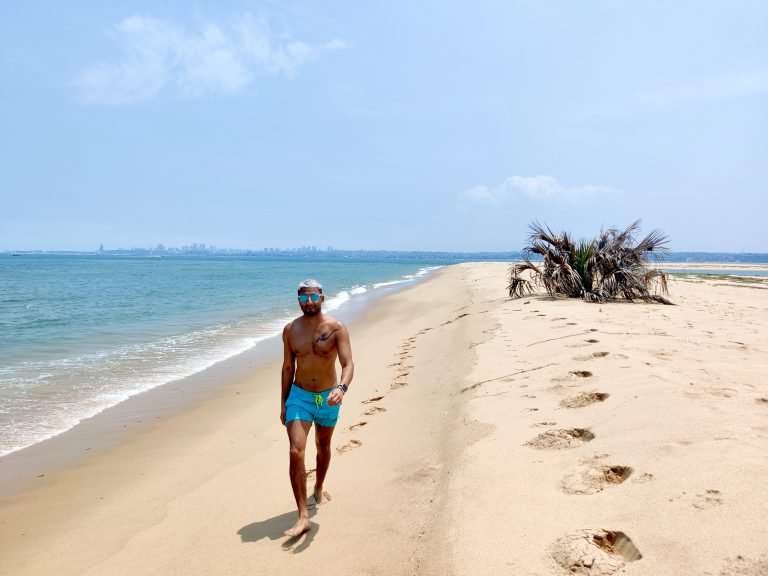 This was a fun day out! My friend's housemate drove us out to the ferry terminal where we caught a boat over to the Mussulo peninsula/islands. The beach here was DESERTED!