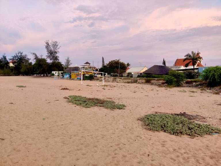 Our stop for the night was Lobito. Another beach destination - its 'Restinga' is effectively a long sandspit in the ocean.