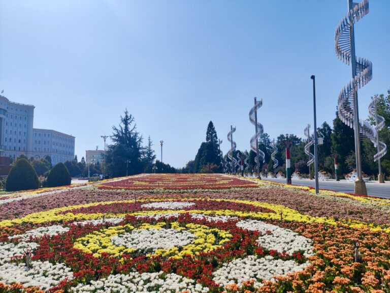 Right next to the Ismail Somoni Monument is Rudaki Park, the city's most famed. They do a heck of a job maintaining these grounds, and I suspect I know how (scroll further down and you'll see).