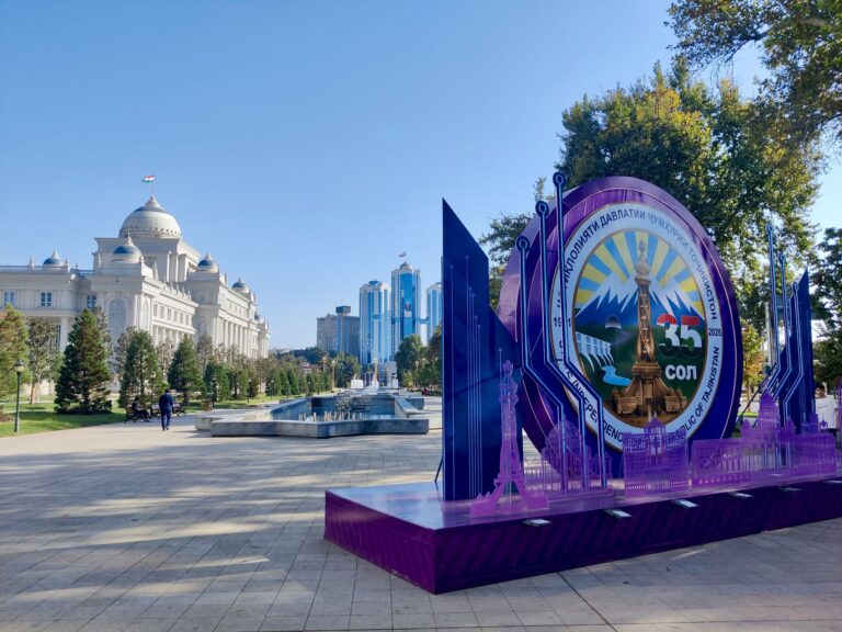 Back over at Rudaki Avenue now, and realising that the country would be celebrating its 35th anniversary of independence during my visit here!