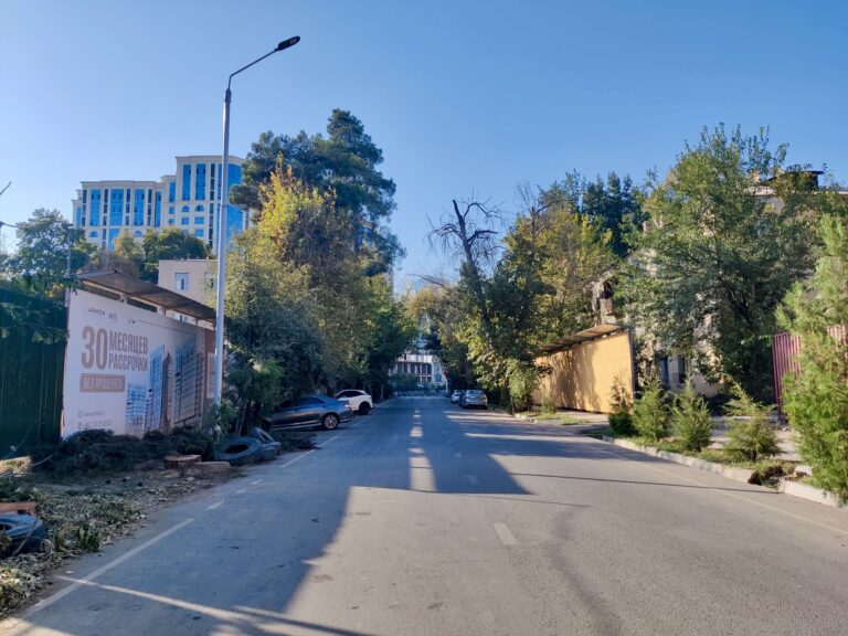 More authentic (aka not Rudaki Ave) street scenes.